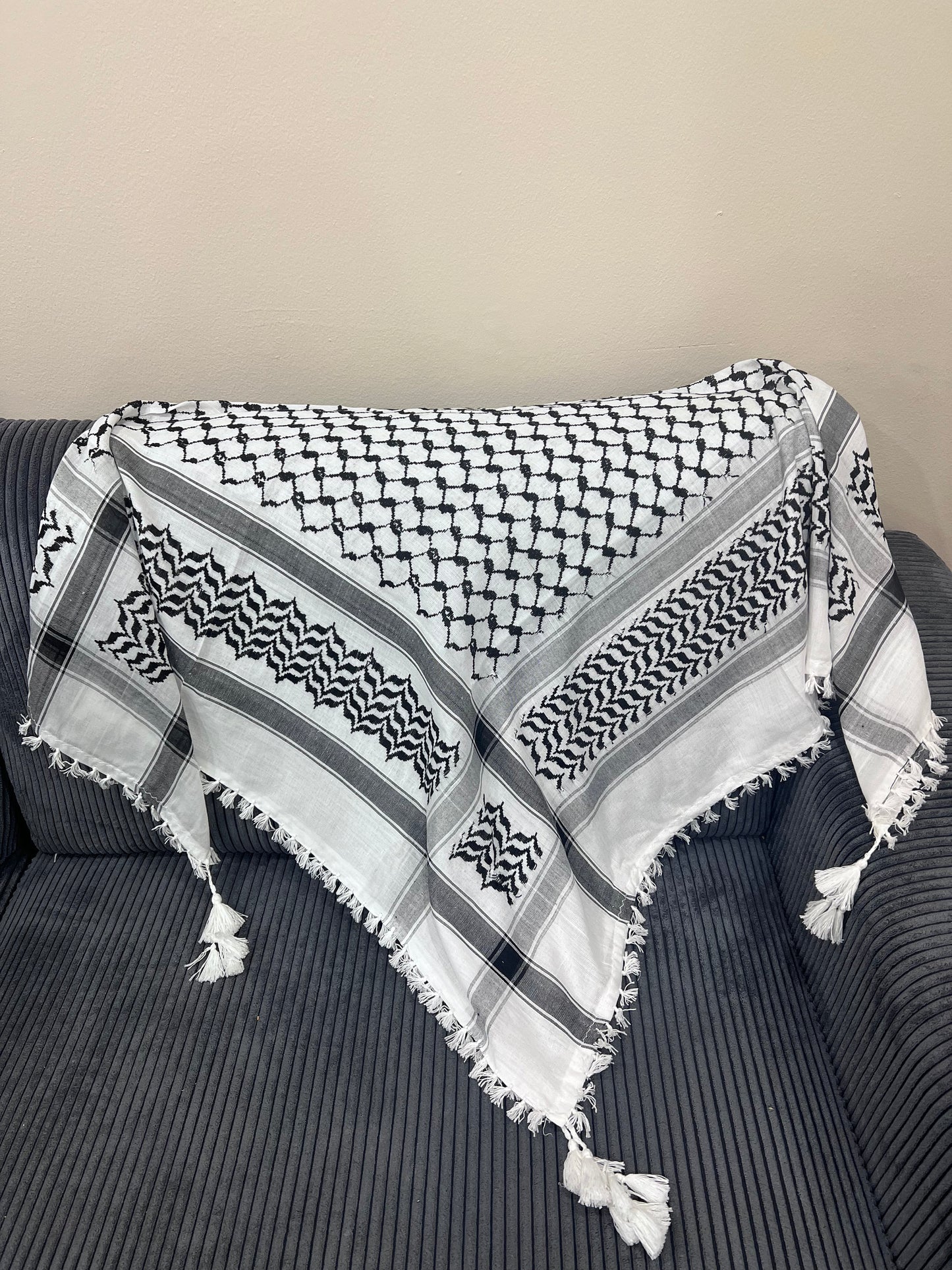 Authentic original kuffiyeh, black and white, with tassels, free shipping, Palestine, Arafat