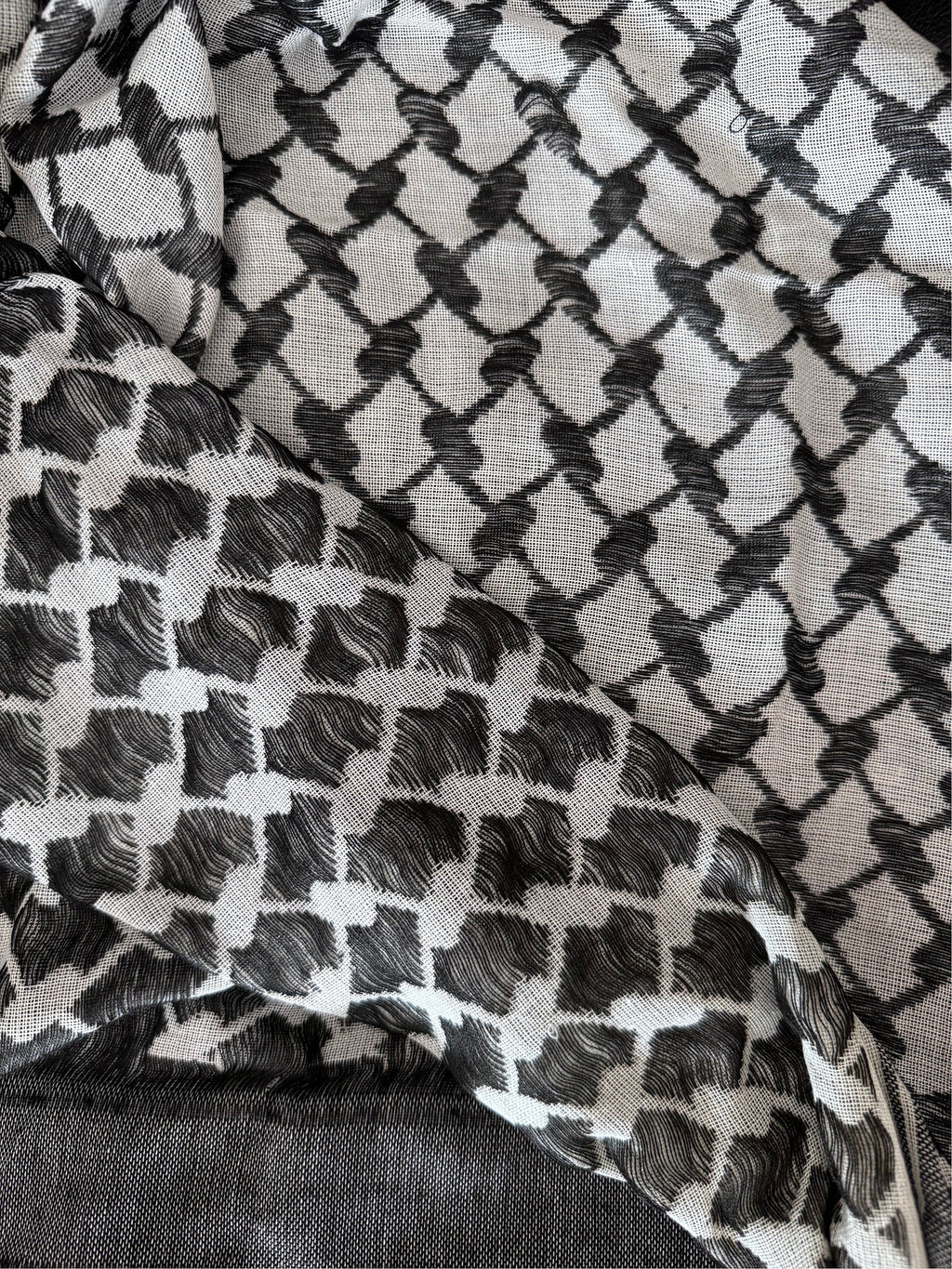 Traditional black on white Authentic keffiyeh with 4 sides Tassels (48"x48")